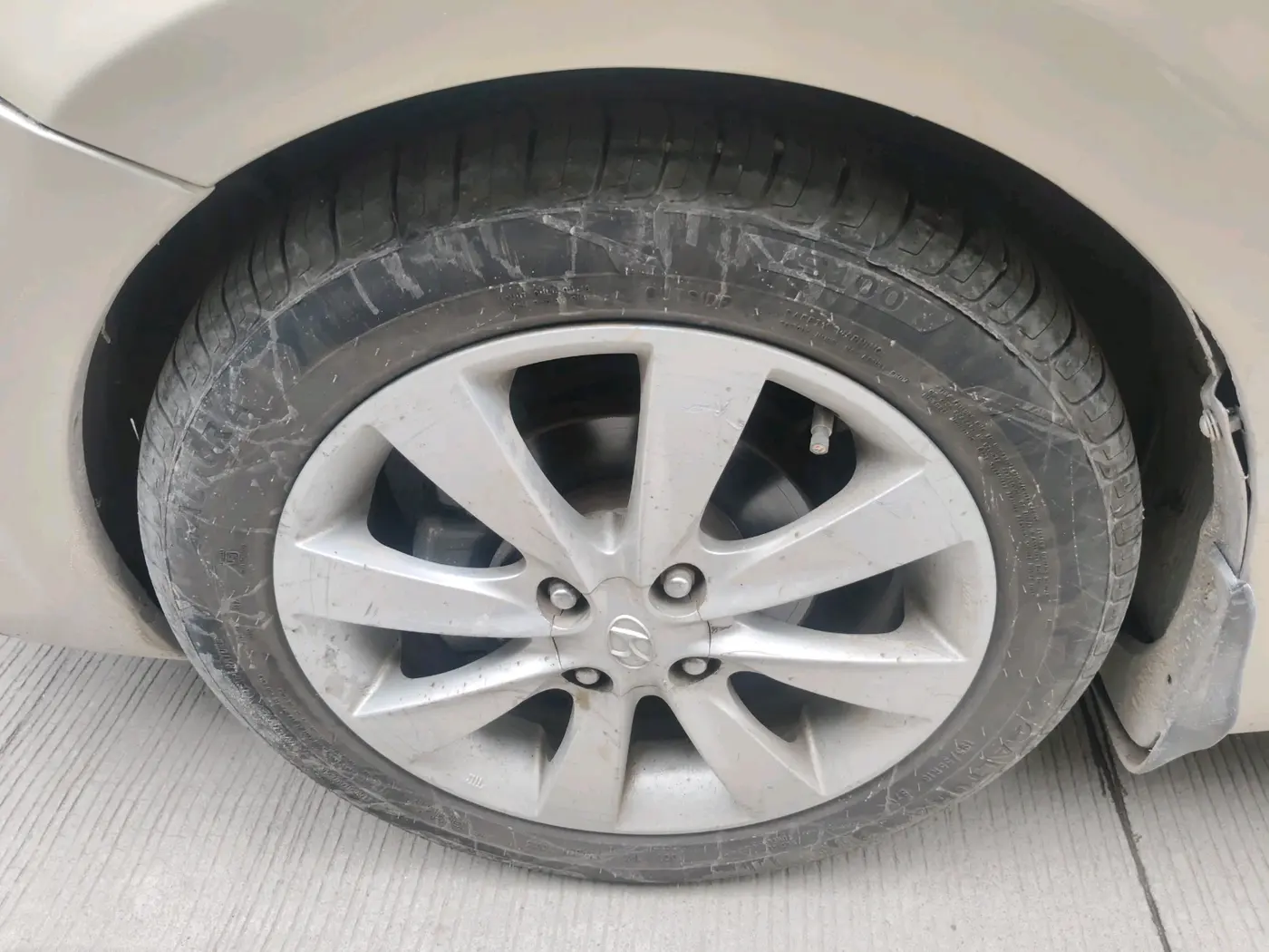 2011 Hyundai Verna FLUIDIC 1.6 VTVT SX AT, Petrol, Automatic, 91,323 km, tyre