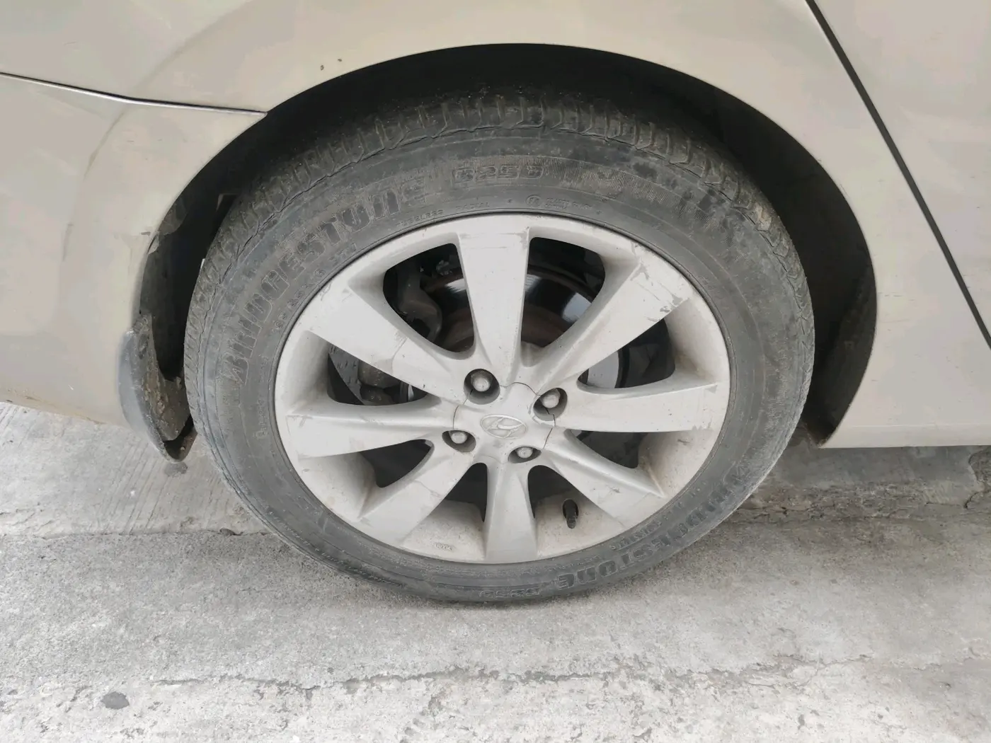 2011 Hyundai Verna FLUIDIC 1.6 VTVT SX AT, Petrol, Automatic, 91,323 km, tyre