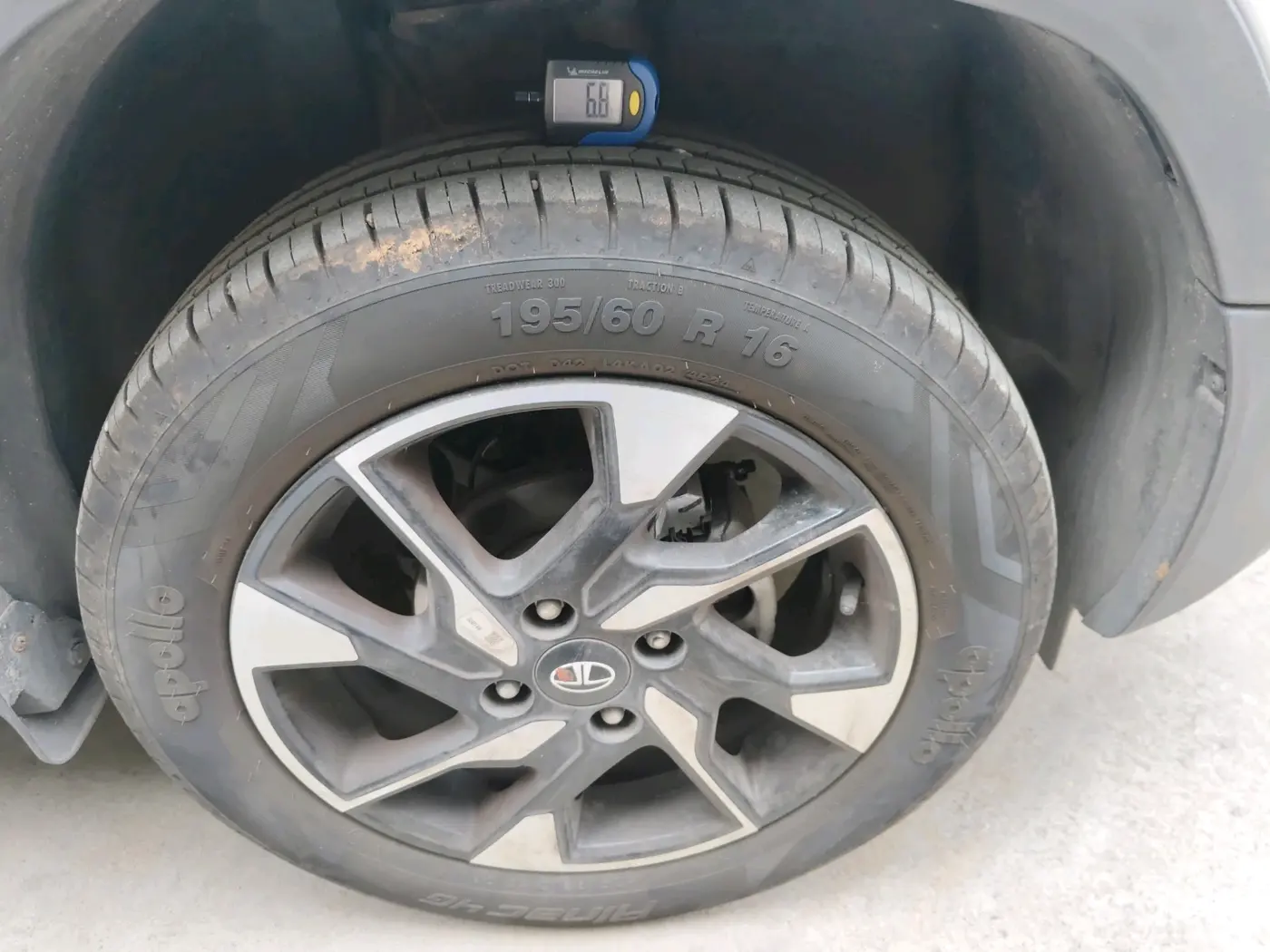 2024 Tata PUNCH Creative Plus (S) AMT, Petrol, Automatic, 5,742 km, tyre