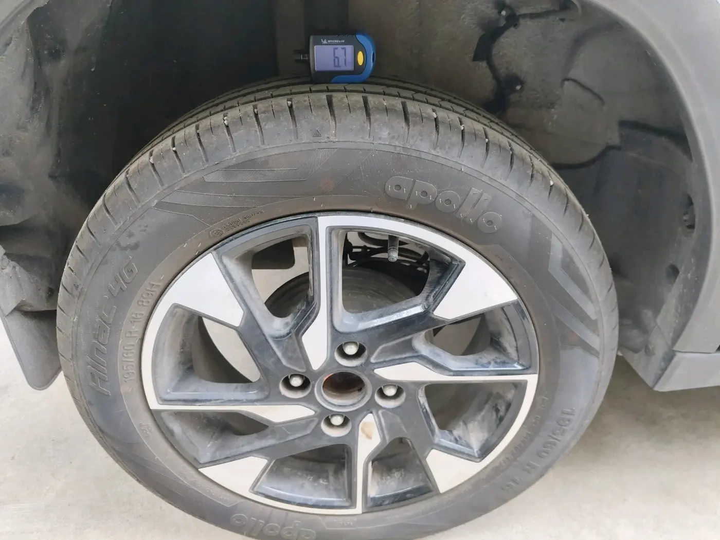 2024 Tata PUNCH Creative Plus (S) AMT, Petrol, Automatic, 5,742 km, tyre