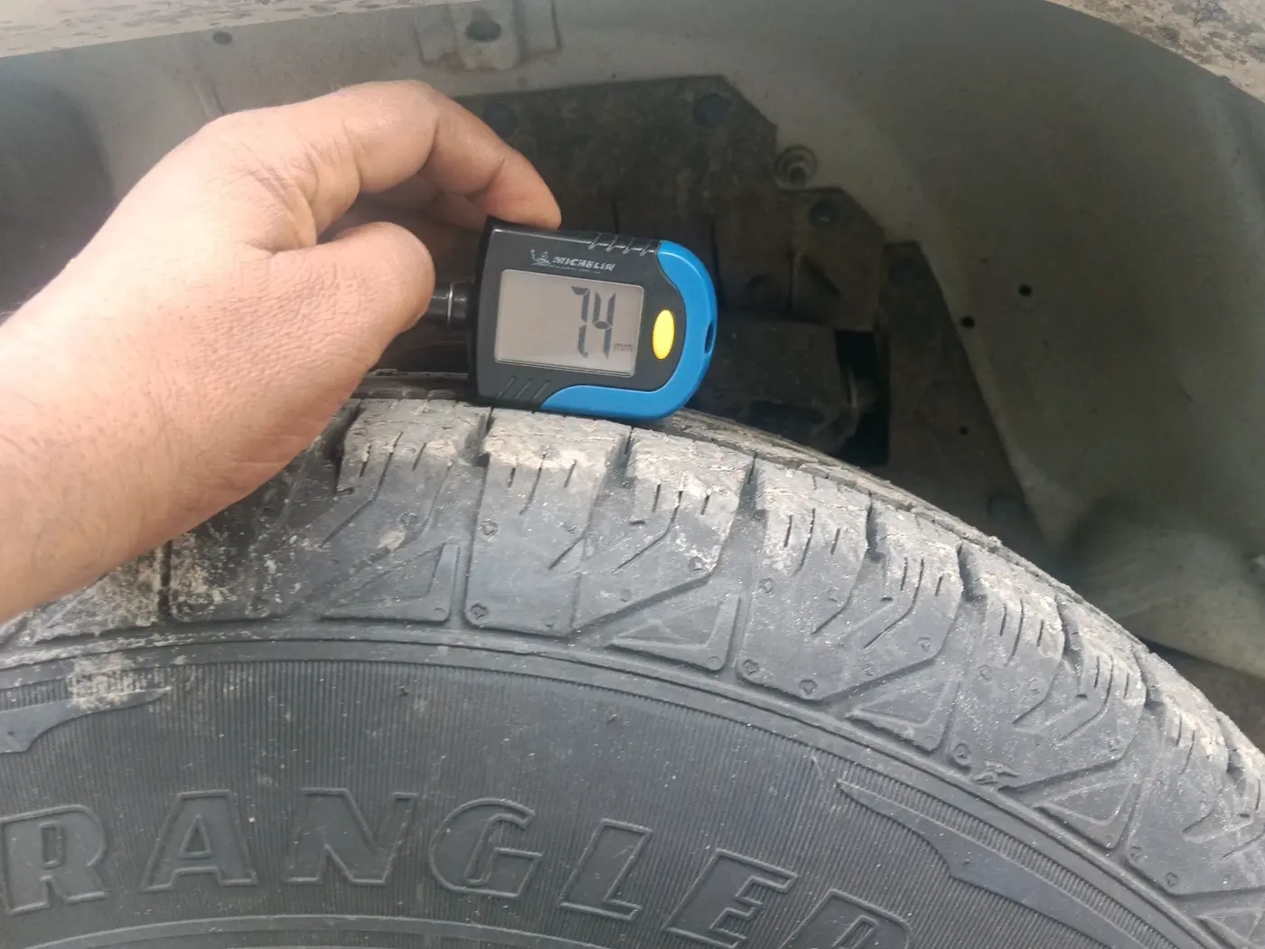 2015 Mahindra Bolero SLE BS IV, Diesel, Manual, 35,097 km, tyre