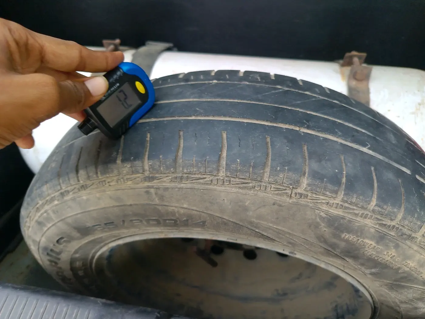 2018 Maruti Swift VXI, CNG, Manual, 87,836 km, tyre