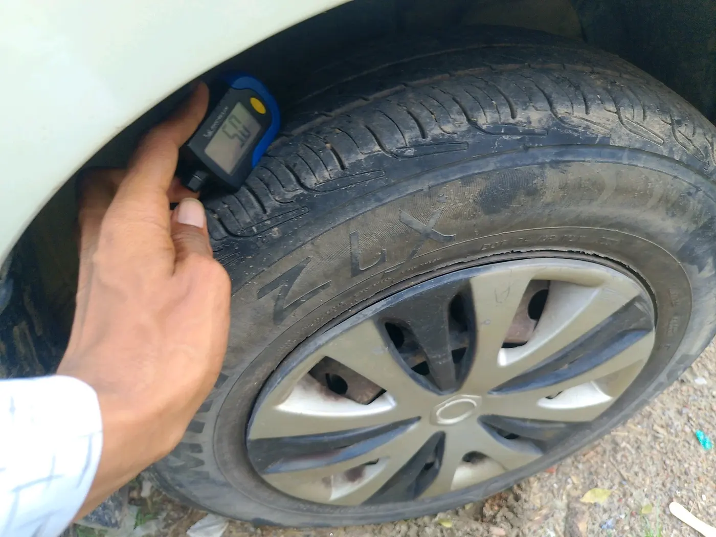 2018 Maruti Swift VXI, CNG, Manual, 87,836 km, tyre