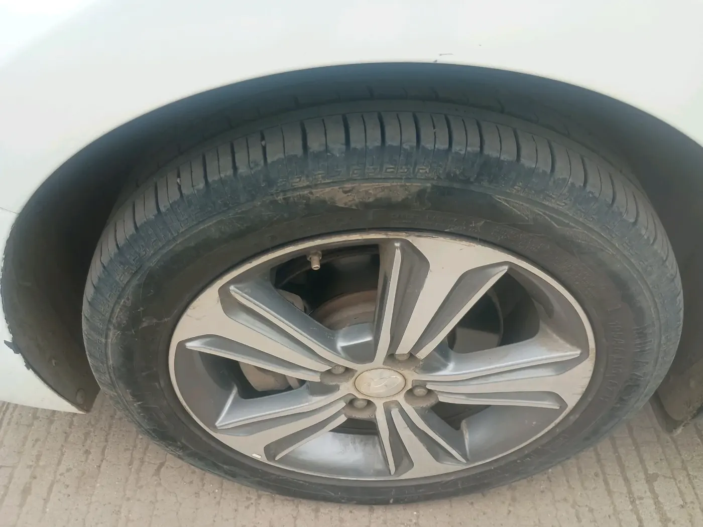 2019 Hyundai Verna 1.6 CRDI SX + AT, Diesel, Automatic, 94,739 km, tyre