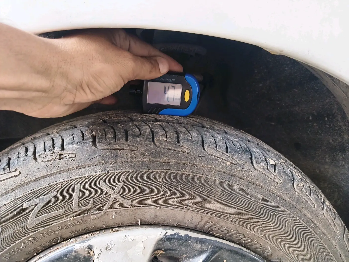 2011 Maruti Wagon R 1.0 LXI CNG, CNG, Manual, 1,04,041 km, tyre