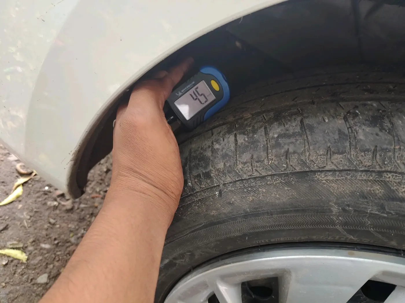 2025 Maruti Ertiga VXI CNG, CNG, Manual, 28,443 km, tyre
