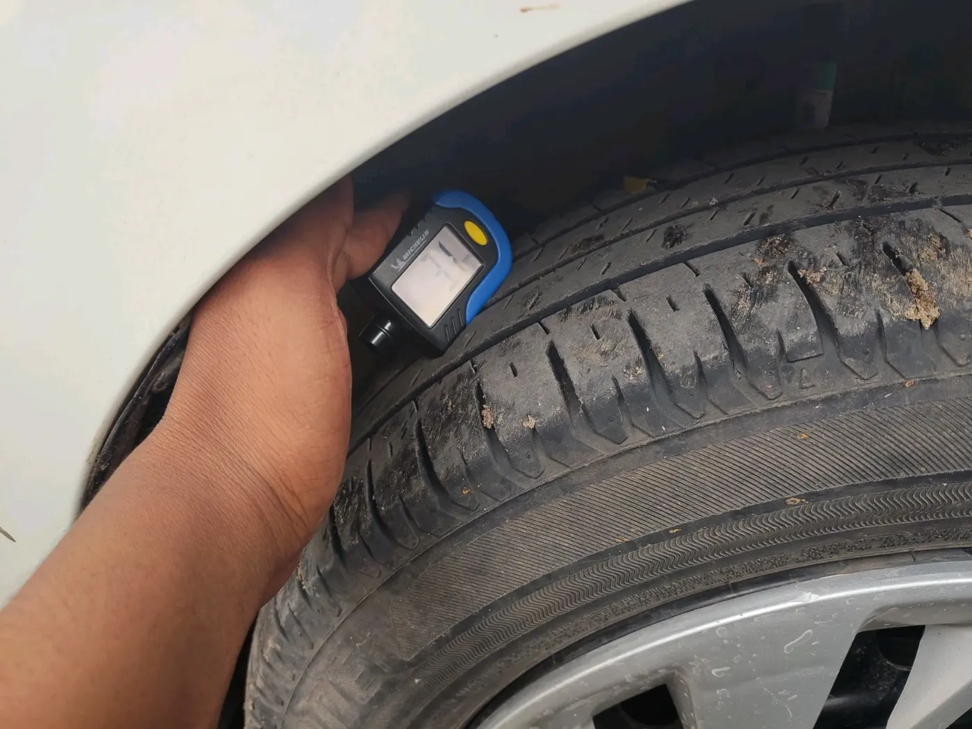2025 Maruti Ertiga VXI CNG, CNG, Manual, 28,443 km, tyre