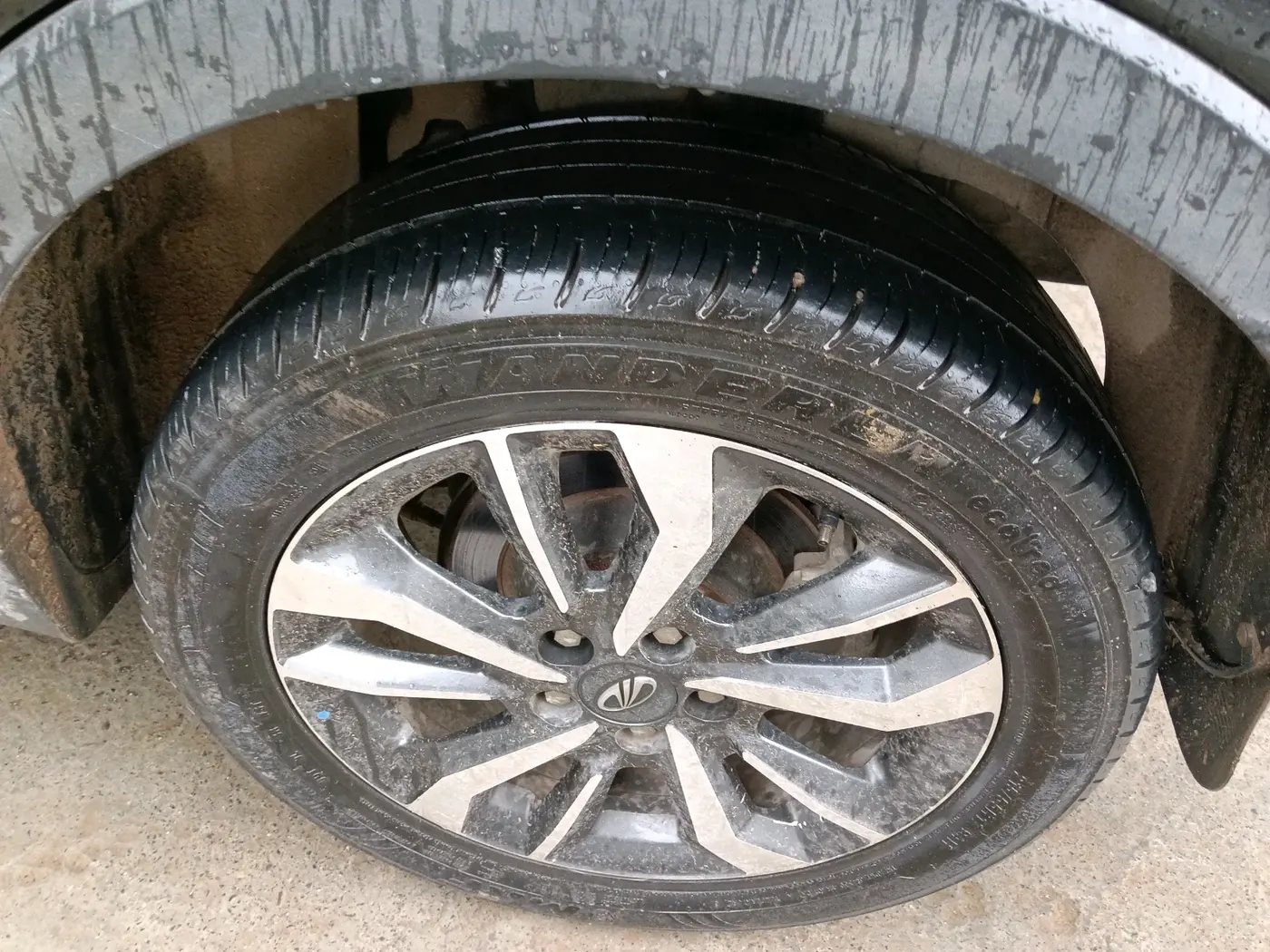 2021 Mahindra XUV300 W8 (O) 1.2 PETROL, Petrol, Manual, 26,331 km, tyre
