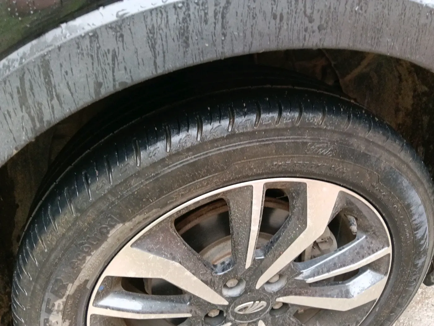 2021 Mahindra XUV300 W8 (O) 1.2 PETROL, Petrol, Manual, 26,331 km, tyre