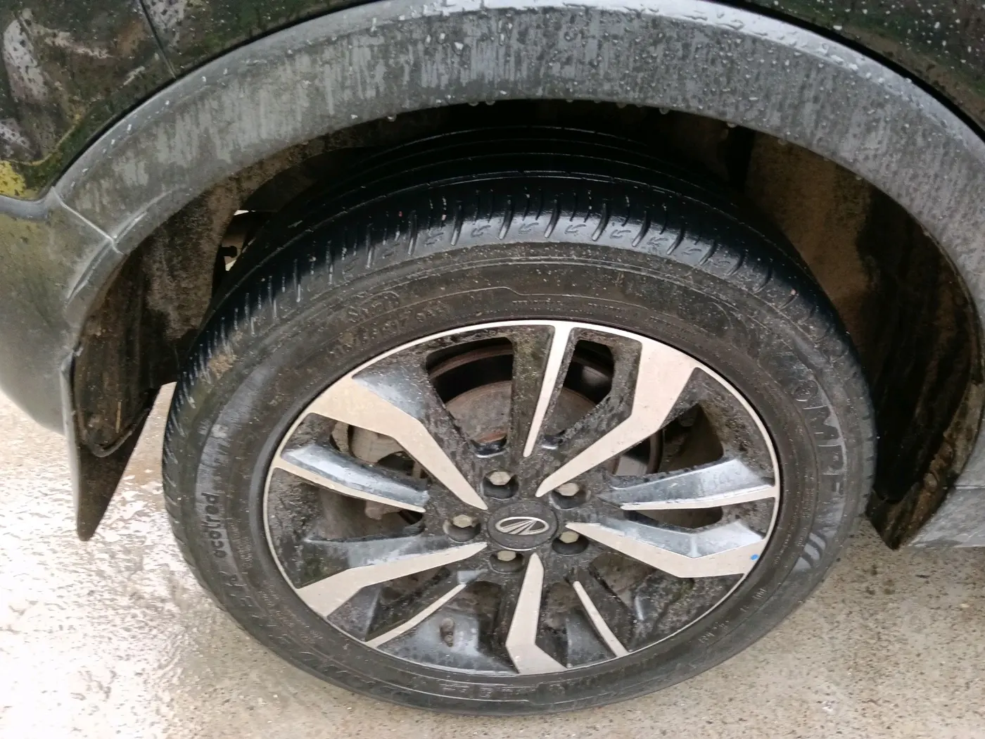 2021 Mahindra XUV300 W8 (O) 1.2 PETROL, Petrol, Manual, 26,331 km, tyre
