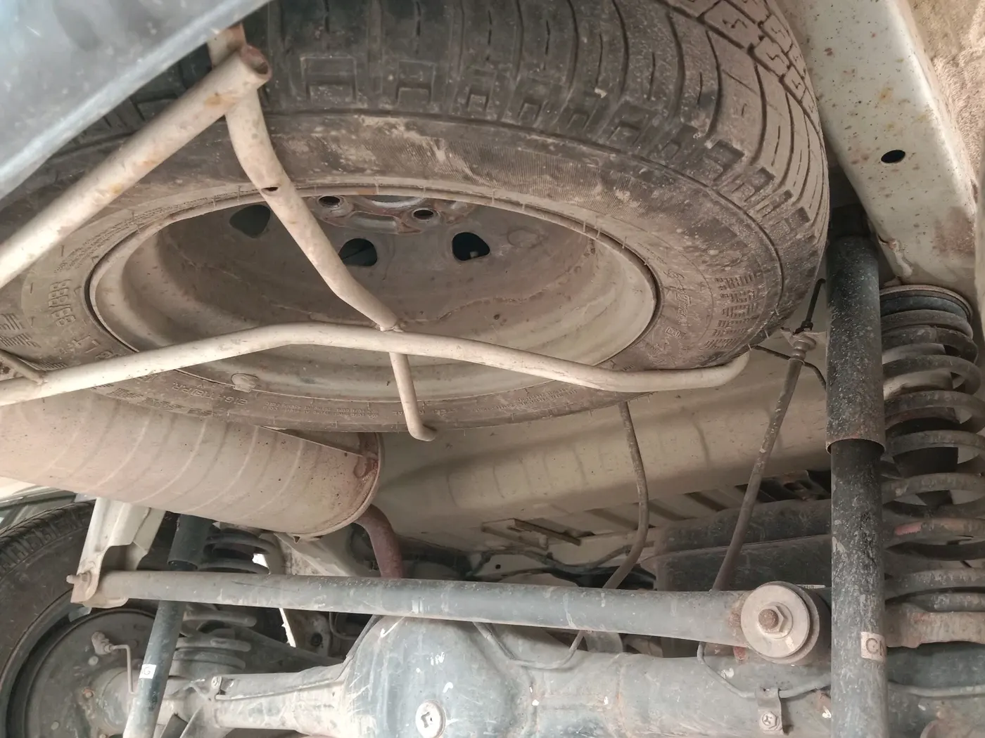 2021 Maruti Eeco 5 STR AC CNG, CNG, Manual, 38,852 km, tyre
