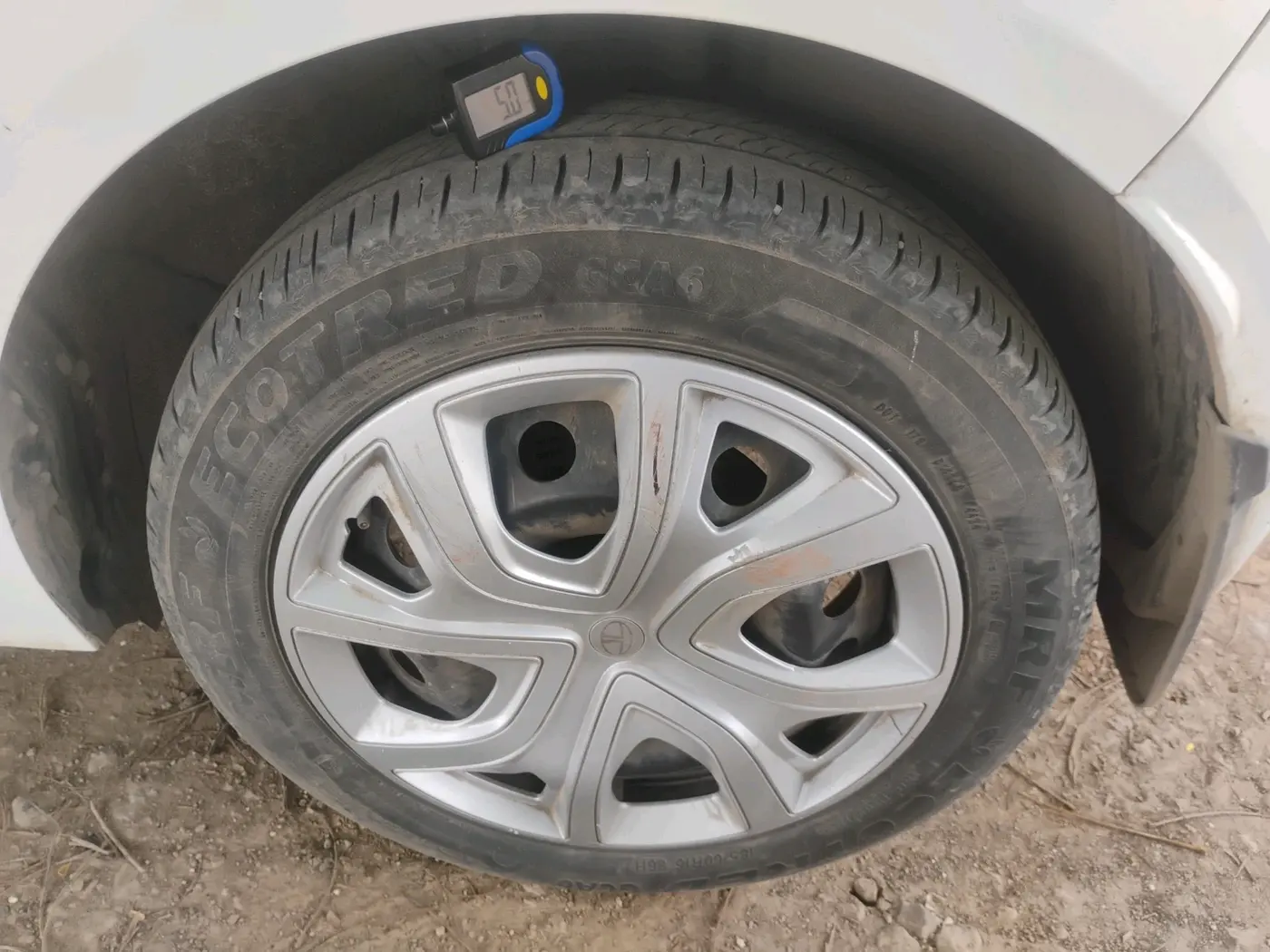 2025 Tata ALTROZ XM PLUS CNG, CNG, Manual, 39,283 km, tyre