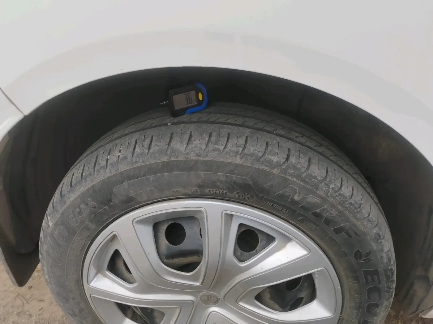 2025 Tata ALTROZ XM PLUS CNG, CNG, Manual, 39,283 km, tyre