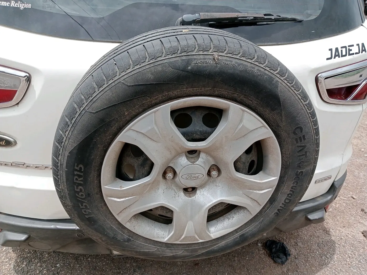 2013 Ford Ecosport TREND 1.5L DIESEL, Diesel, Manual, 1,93,887 km, tyre
