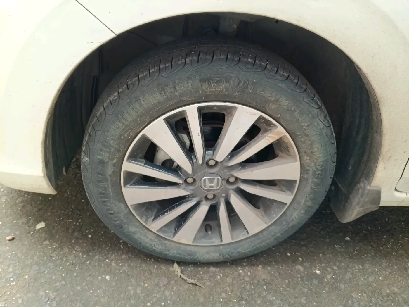 2025 Honda Amaze 1.2L I-VTEC VX CVT, CNG, Automatic, 17,158 km, tyre