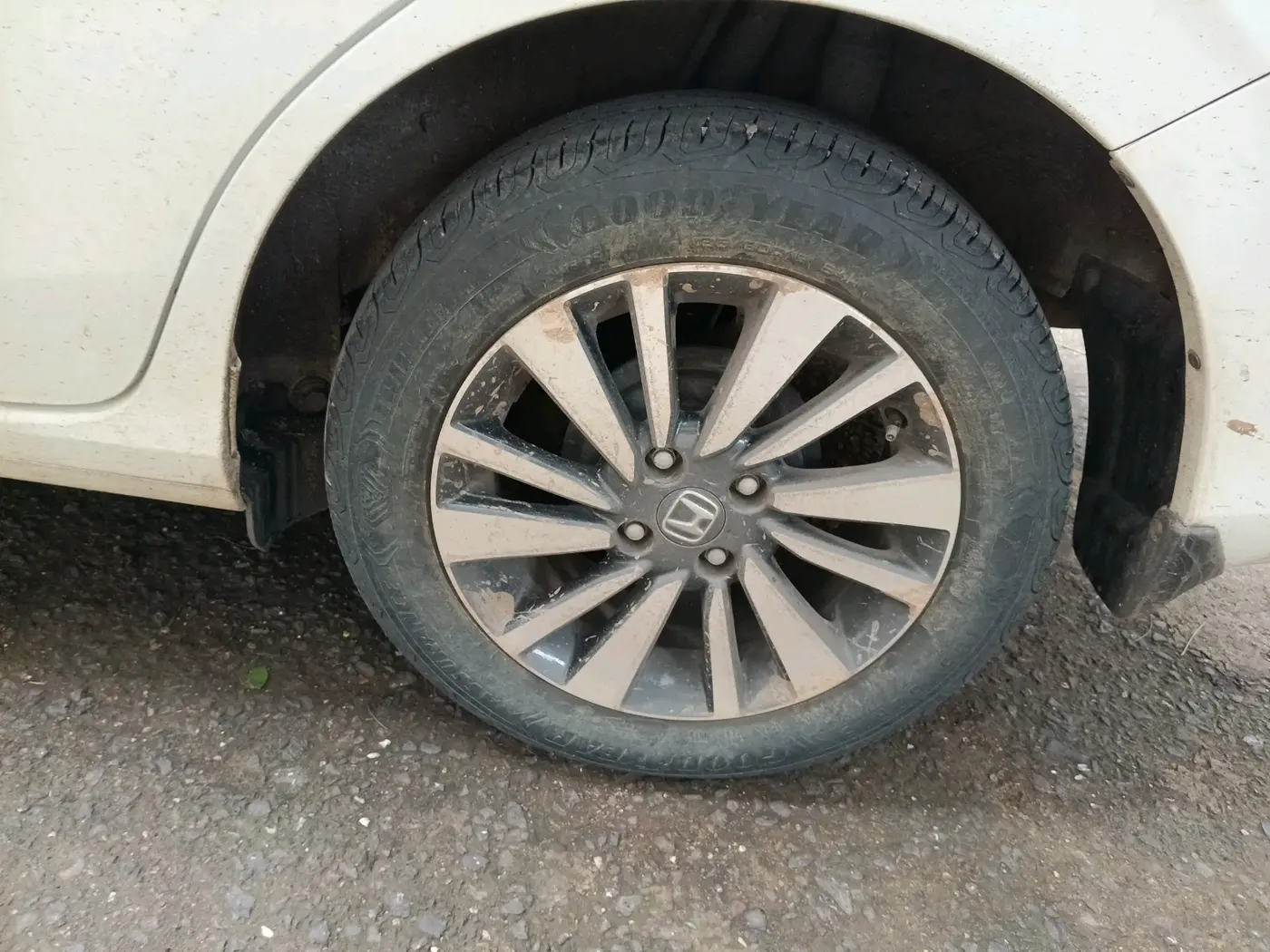 2025 Honda Amaze 1.2L I-VTEC VX CVT, CNG, Automatic, 17,158 km, tyre