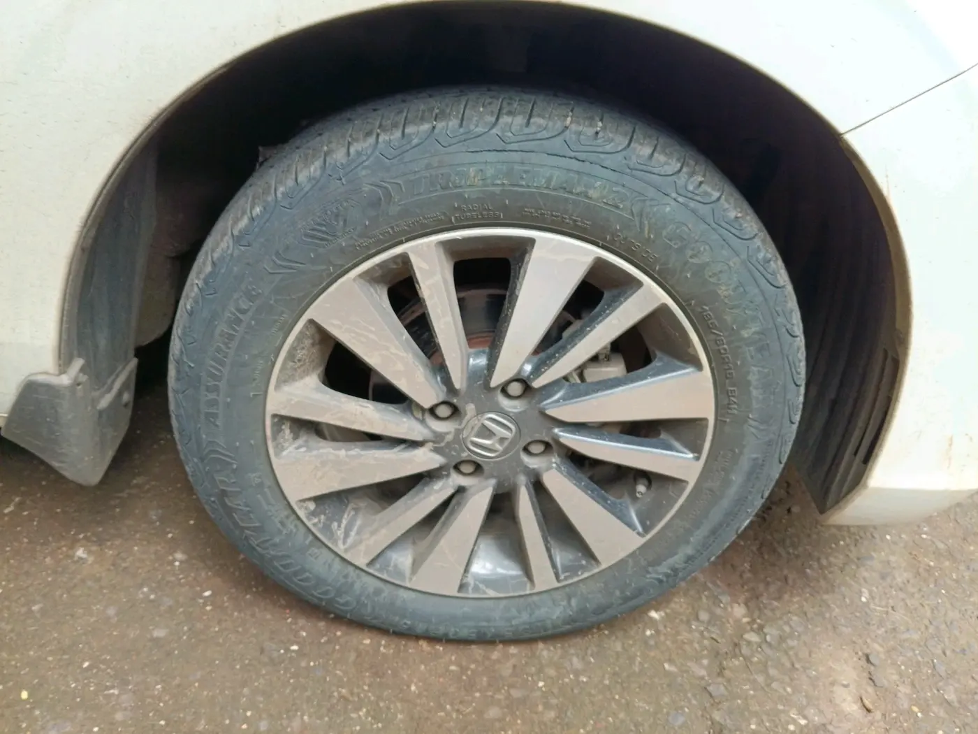 2025 Honda Amaze 1.2L I-VTEC VX CVT, CNG, Automatic, 17,158 km, tyre