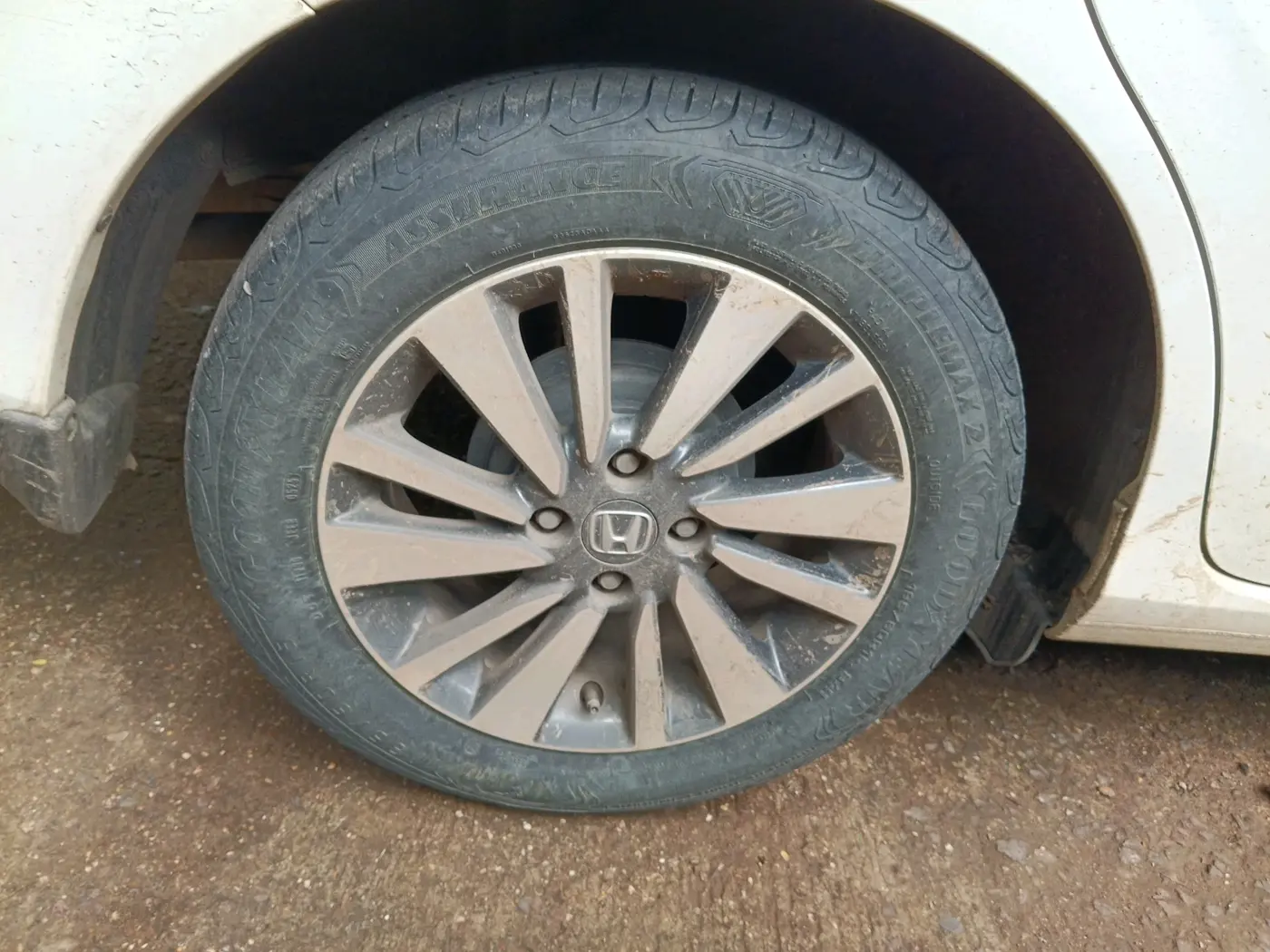 2025 Honda Amaze 1.2L I-VTEC VX CVT, CNG, Automatic, 17,158 km, tyre