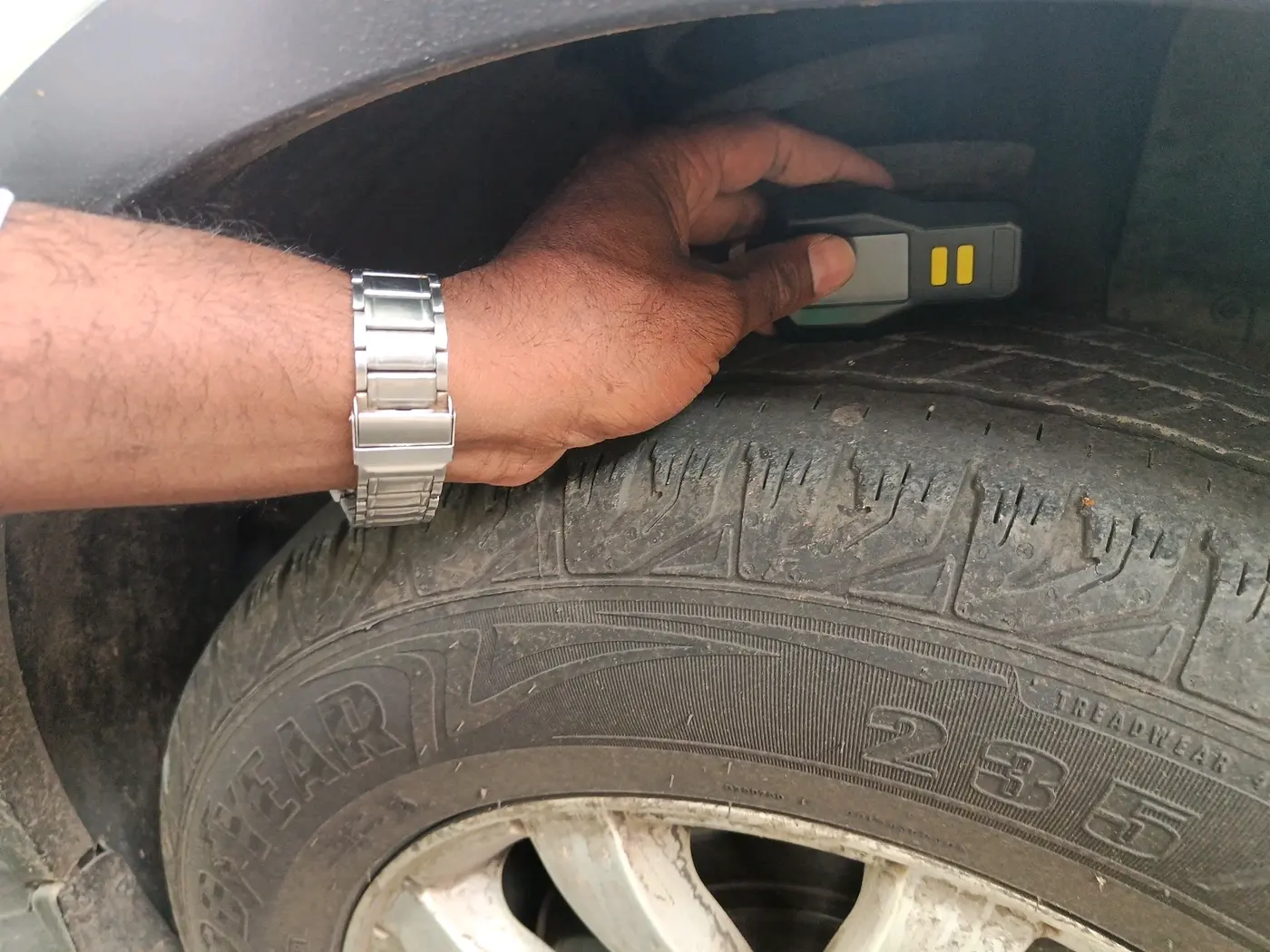 2016 Mahindra XUV500 W10 AT, Diesel, Automatic, 1,34,866 km, tyre