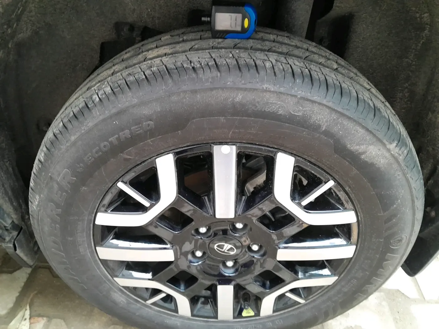 2026 Tata Sierra Adventure 1.5 Revotron MT, Petrol, Manual, 3,188 km, tyre