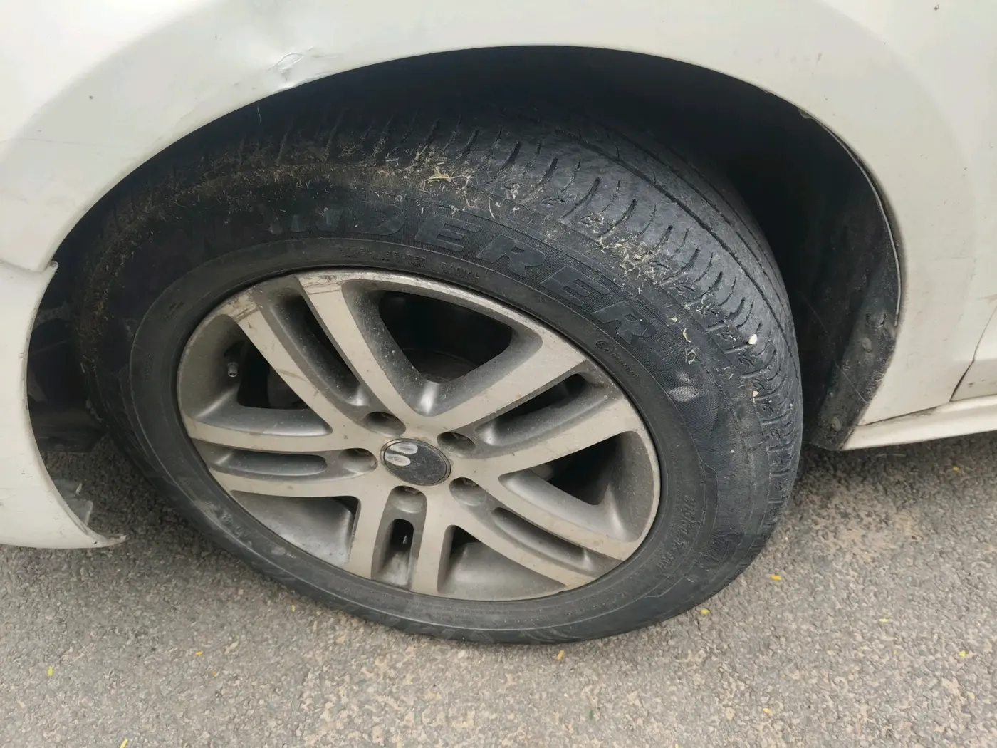 2011 Volkswagen Jetta HIGHLINE TDI AT, Diesel, Automatic, 1,57,784 km, tyre