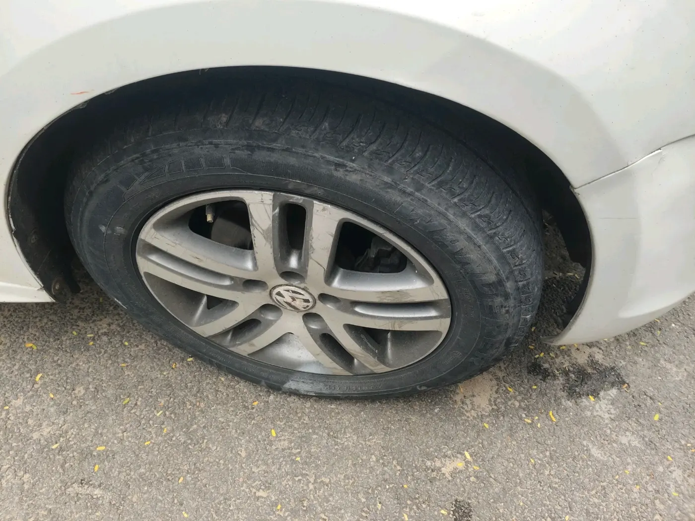 2011 Volkswagen Jetta HIGHLINE TDI AT, Diesel, Automatic, 1,57,784 km, tyre
