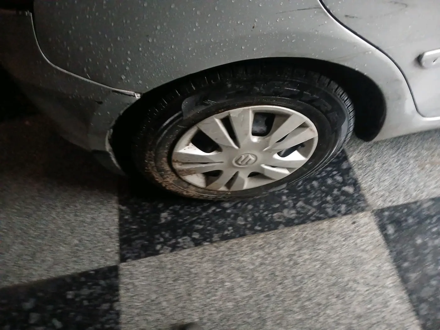 2015 Maruti Swift VXI, Petrol, Manual, 92,219 km, tyre