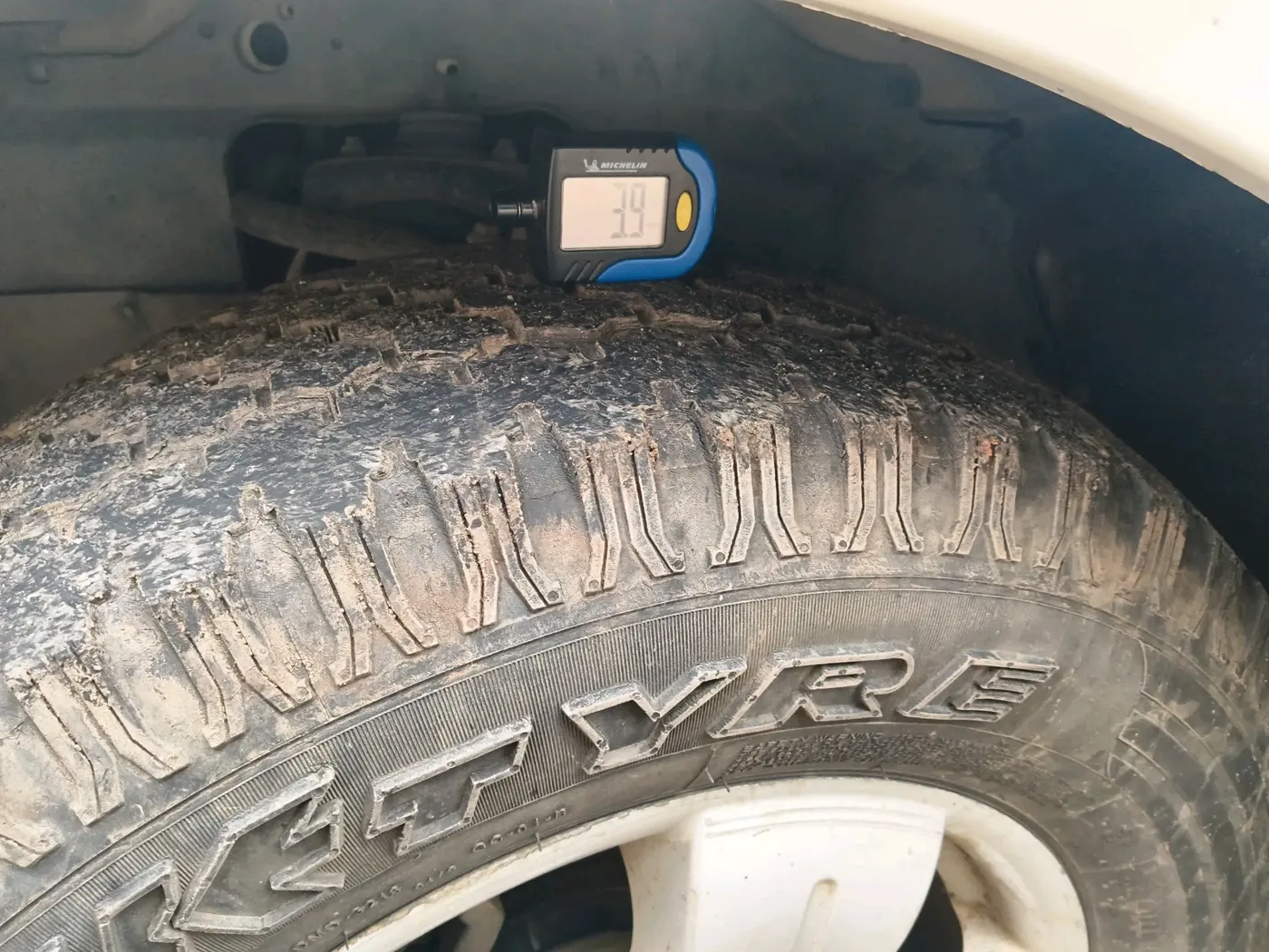 2012 Tata Safari Storme 2.2 VX 4X2, Diesel, Manual, 1,85,044 km, tyre