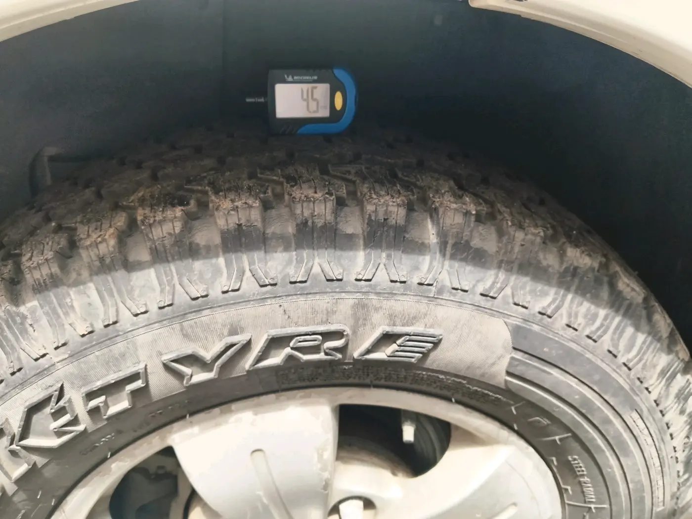2012 Tata Safari Storme 2.2 VX 4X2, Diesel, Manual, 1,85,044 km, tyre