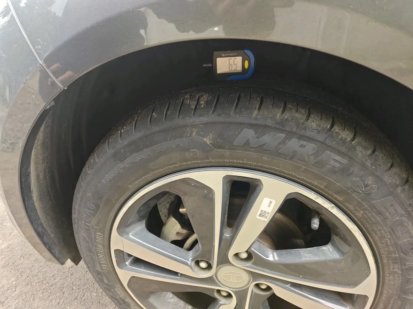 2024 Tata ALTROZ XZ PLUS O SUNROOF CNG, CNG, Manual, 25,281 km, tyre