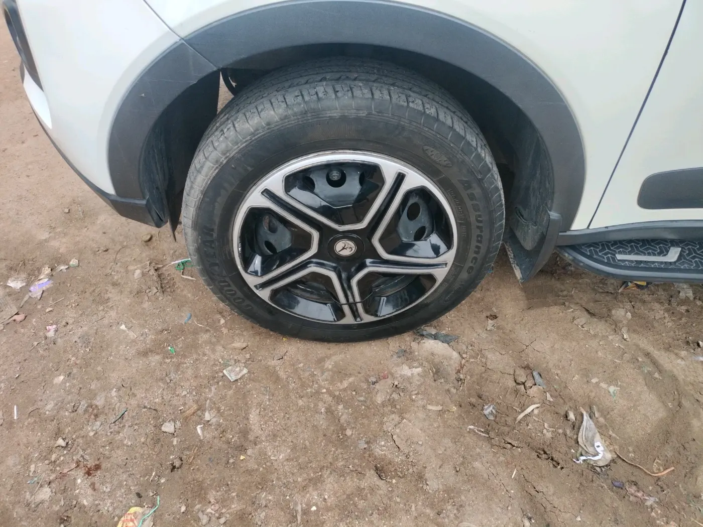 2020 Tata NEXON XE PETROL, Petrol, Manual, 40,279 km, tyre