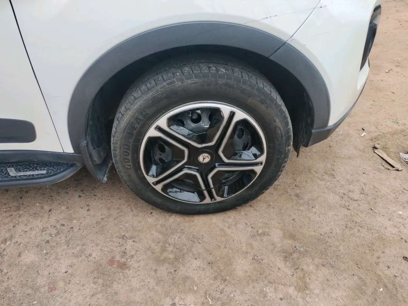 2020 Tata NEXON XE PETROL, Petrol, Manual, 40,279 km, tyre