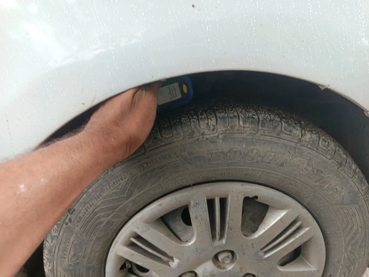 2012 Hyundai i10 MAGNA 1.1, CNG, Manual, 1,19,675 km, tyre