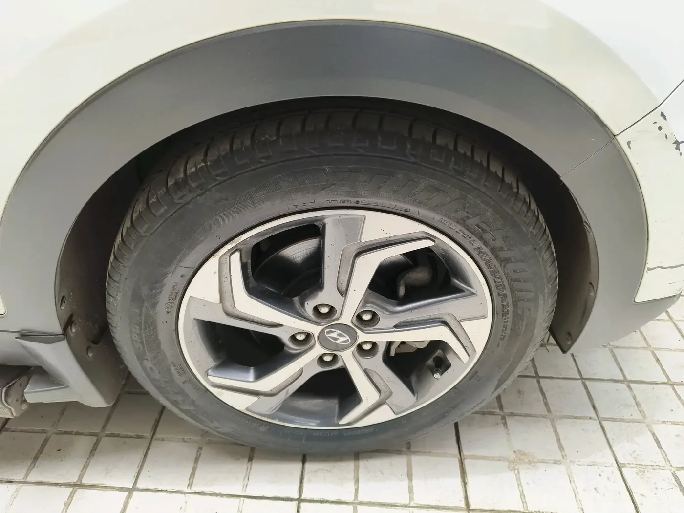 2019 Hyundai Creta SX AT 1.6 PETROL, Petrol, Automatic, 1,07,305 km, tyre