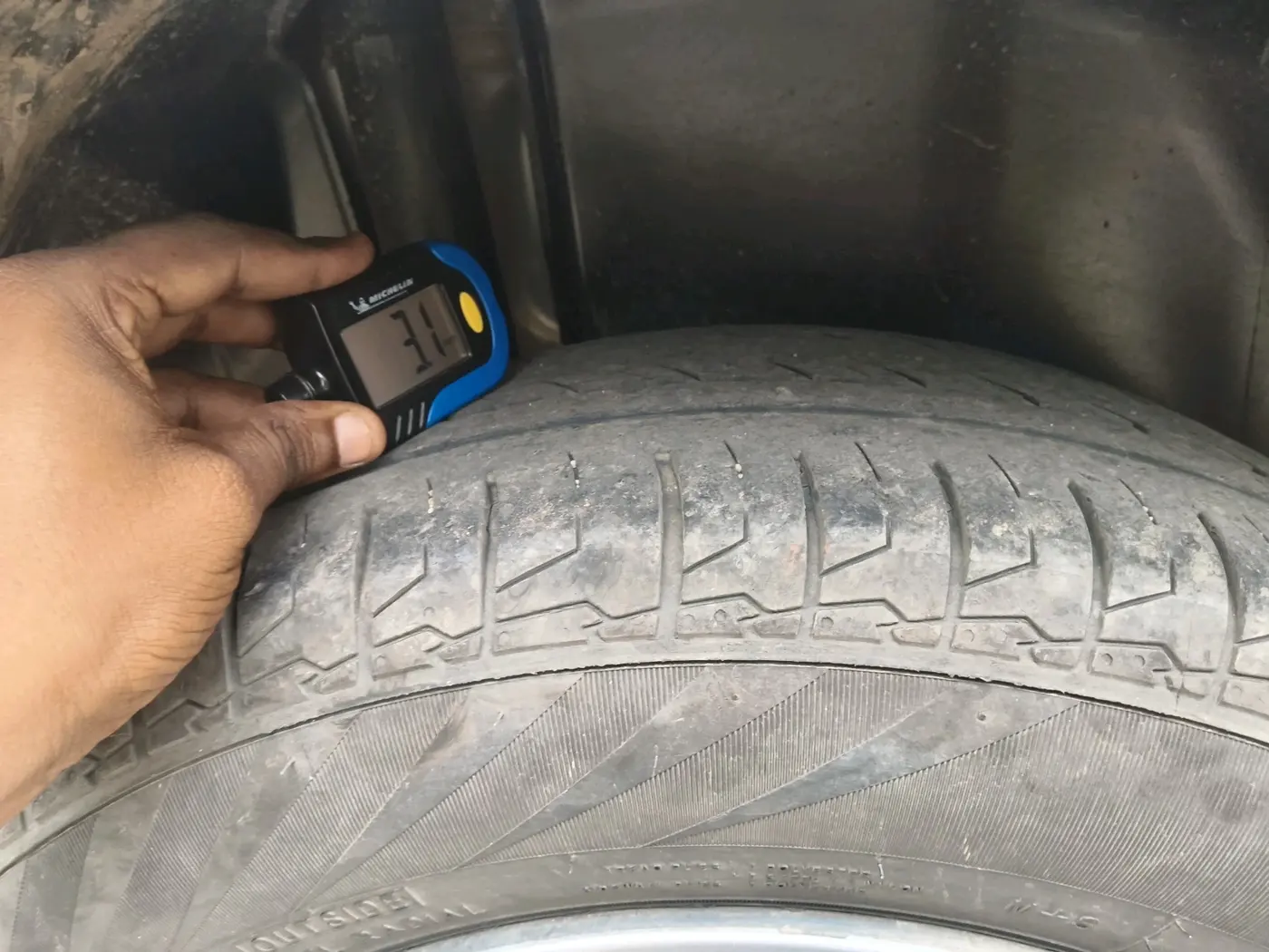 2023 Maruti BREZZA LXI S- CNG, CNG, Manual, 1,25,564 km, tyre