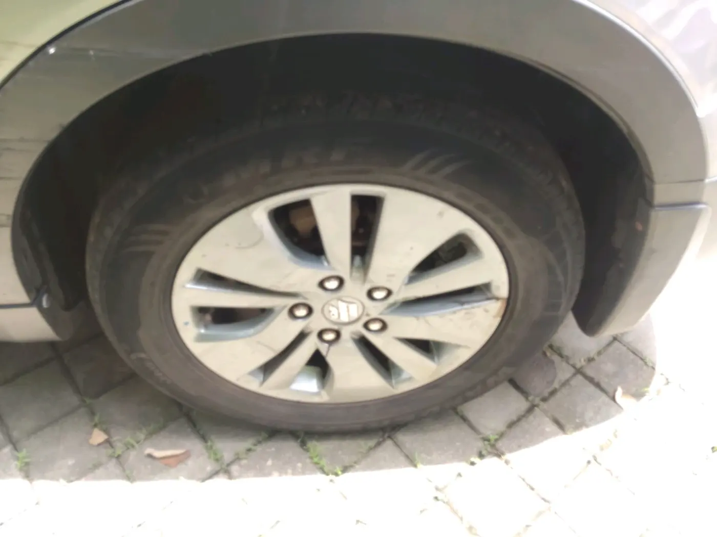 2016 Maruti S Cross ALPHA 1.3, Diesel, Manual, 1,55,186 km, tyre