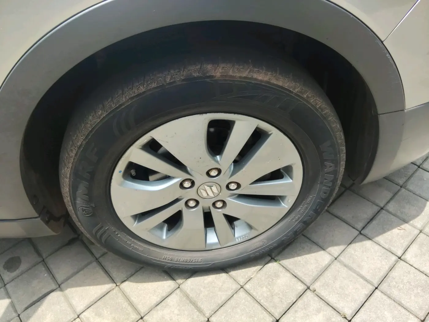 2016 Maruti S Cross ALPHA 1.3, Diesel, Manual, 1,55,186 km, tyre