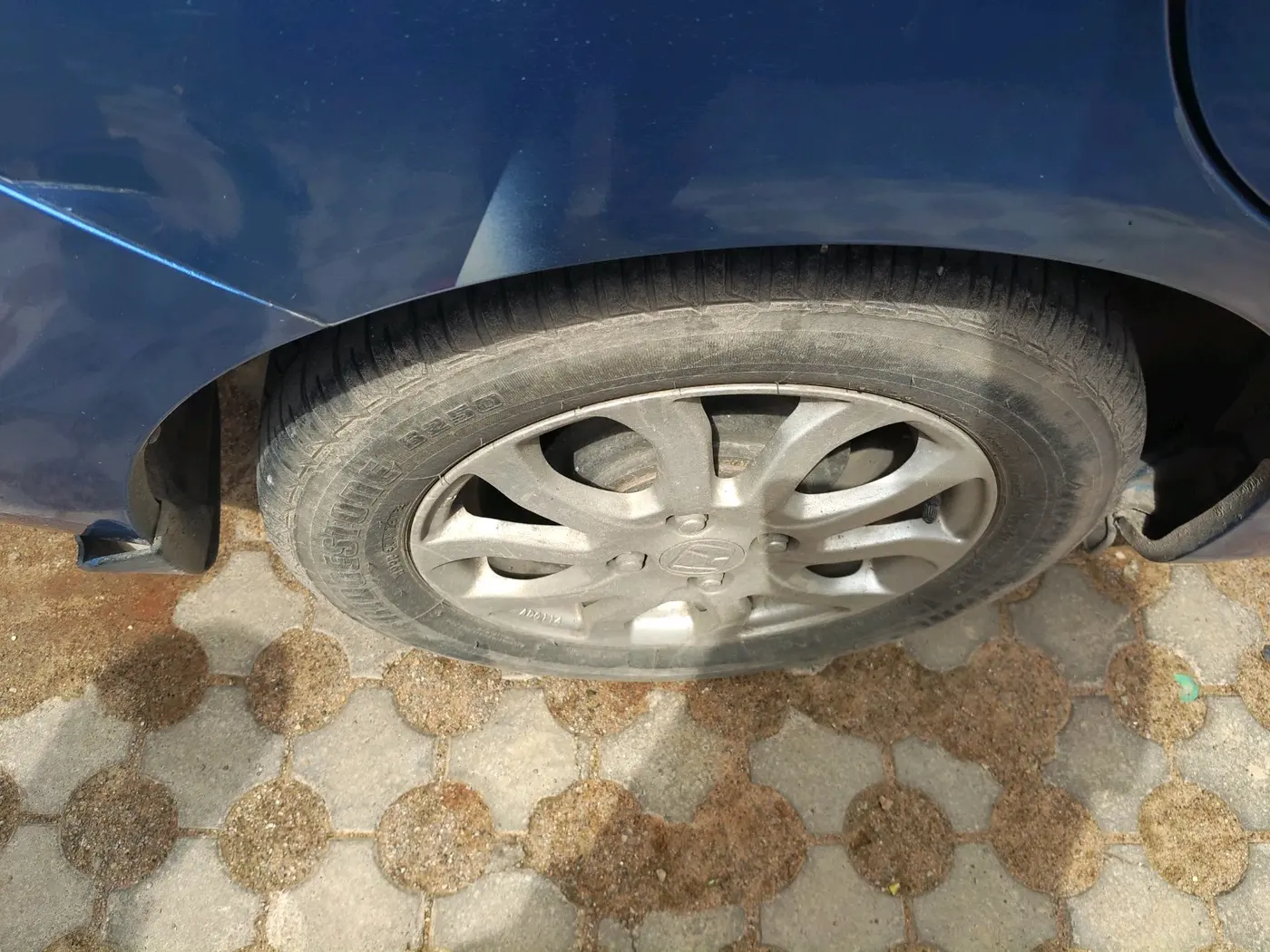 2013 Honda Amaze 1.2L I-VTEC VX AT, Petrol, Automatic, 1,09,147 km, tyre