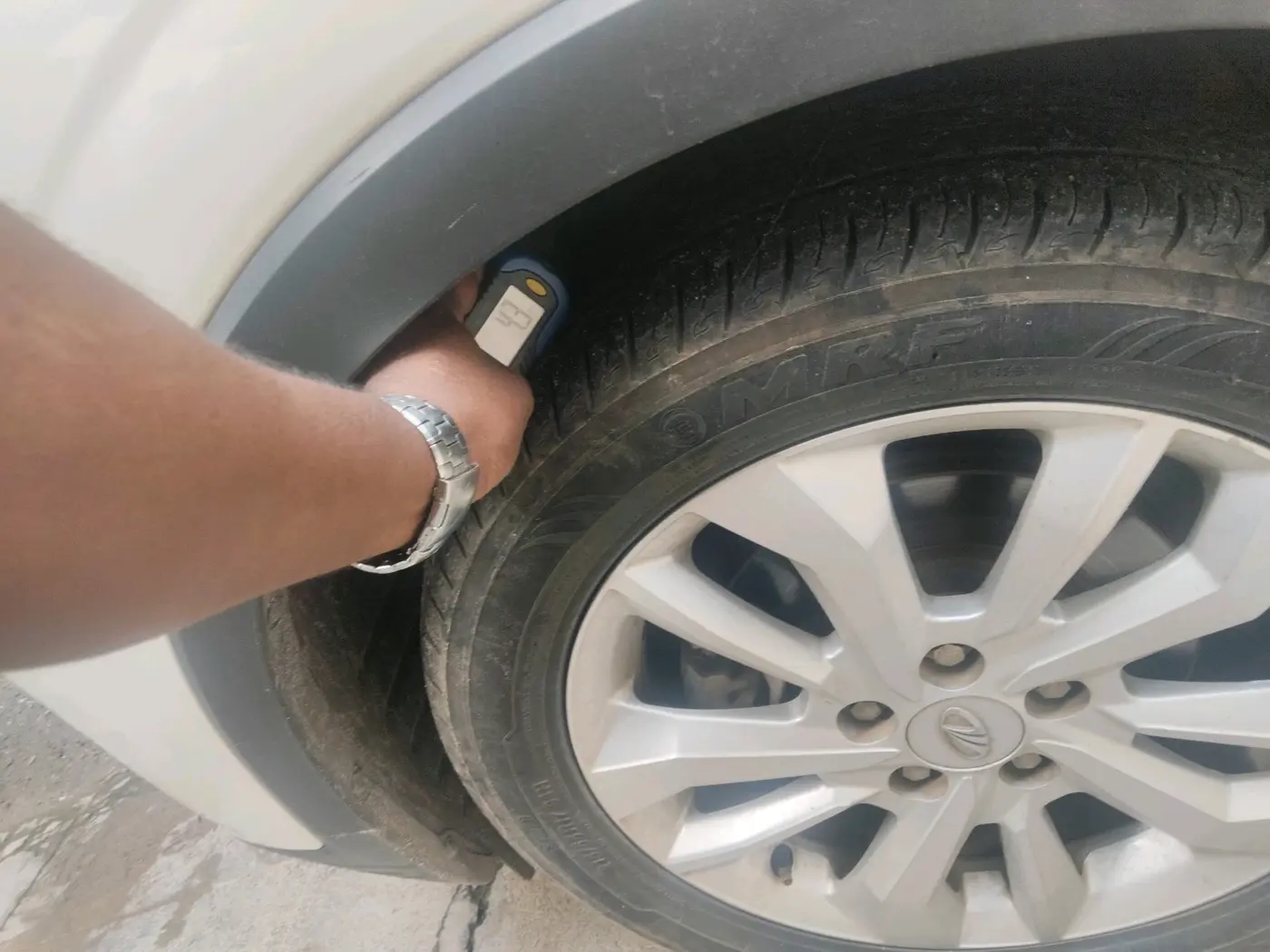 2021 Mahindra XUV300 W8 1.2 PETROL, Petrol, Manual, 45,131 km, tyre
