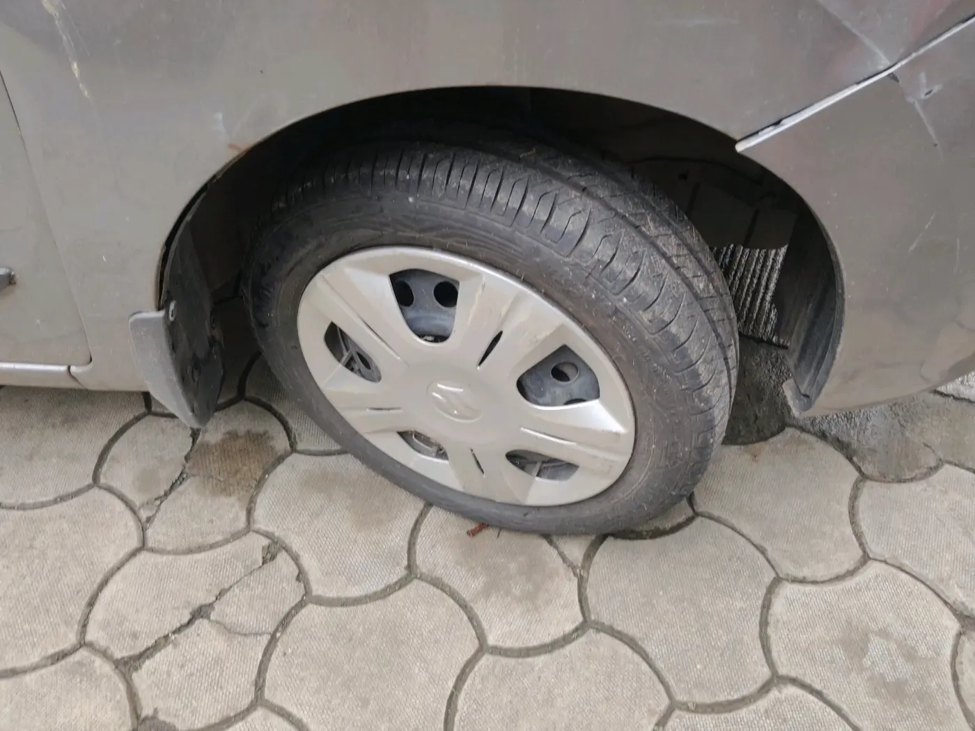 2015 Maruti Wagon R 1.0 VXI, Petrol, Manual, 22,742 km, tyre