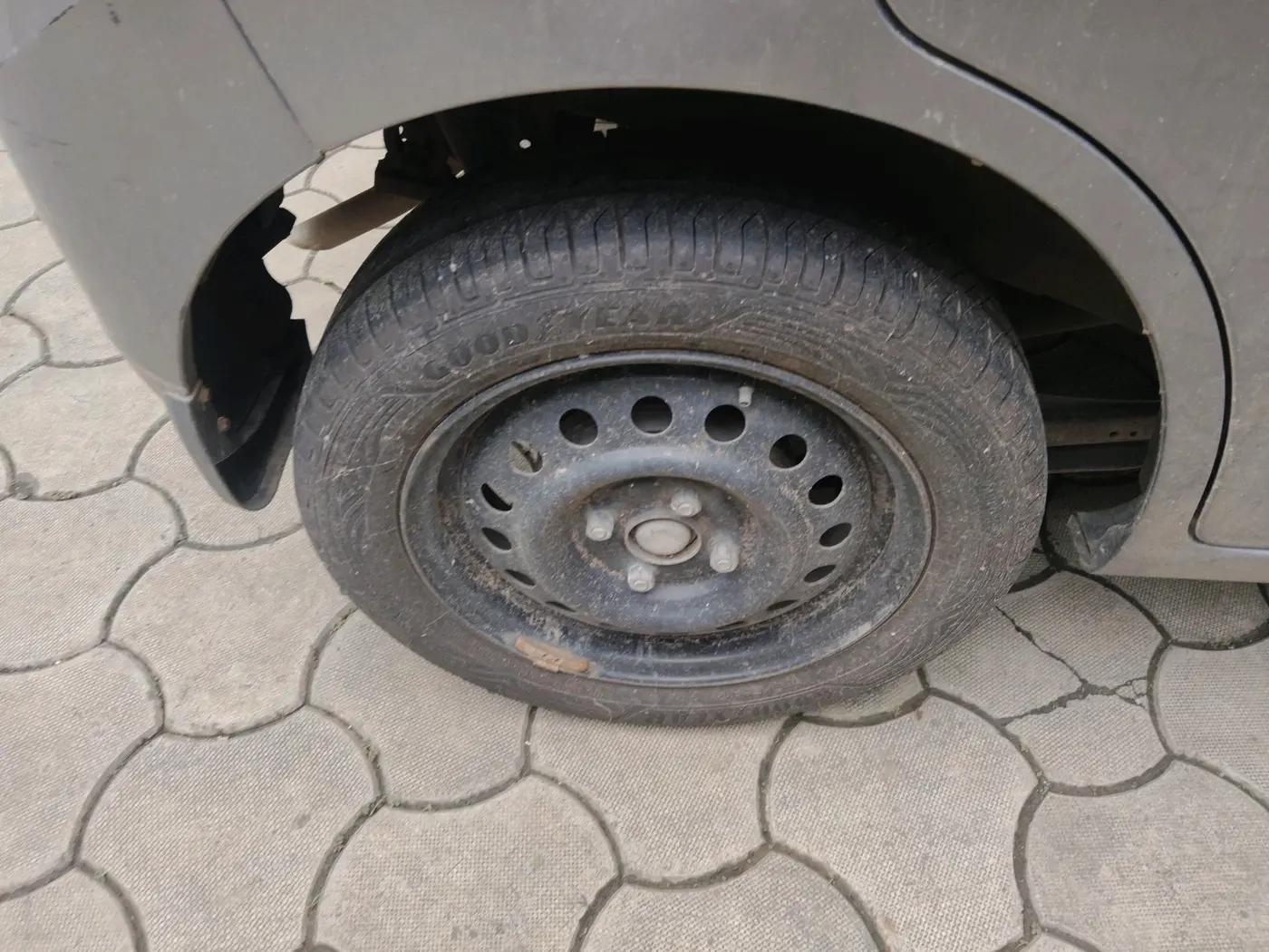 2015 Maruti Wagon R 1.0 VXI, Petrol, Manual, 22,742 km, tyre