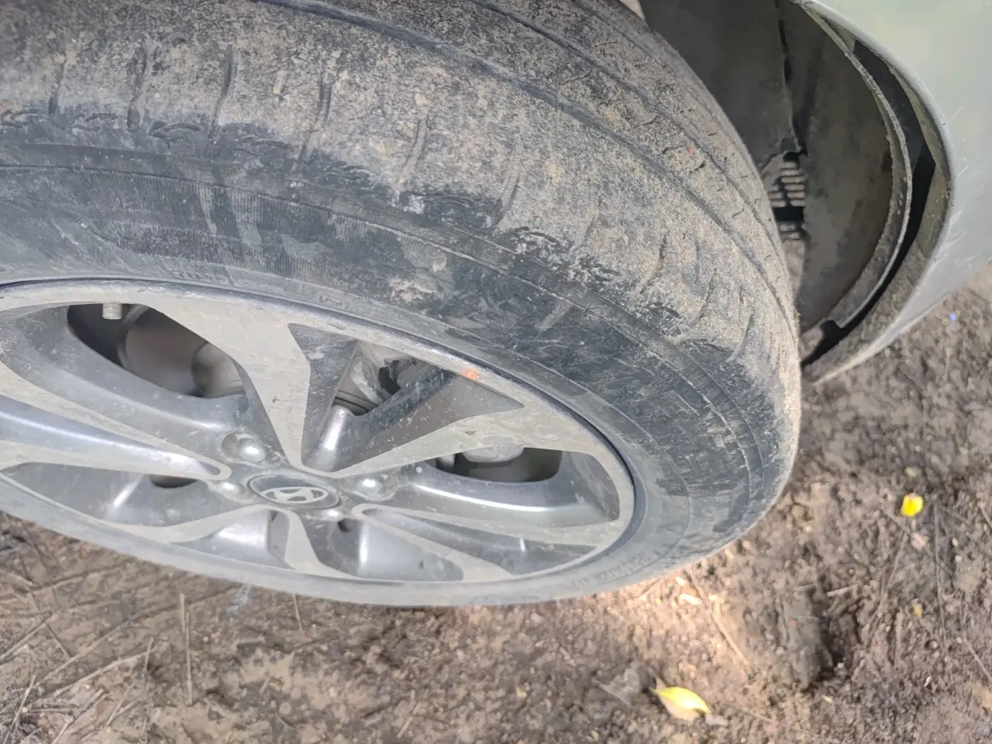 2015 Hyundai Xcent SX 1.2 (O), CNG, Manual, 1,85,564 km, tyre