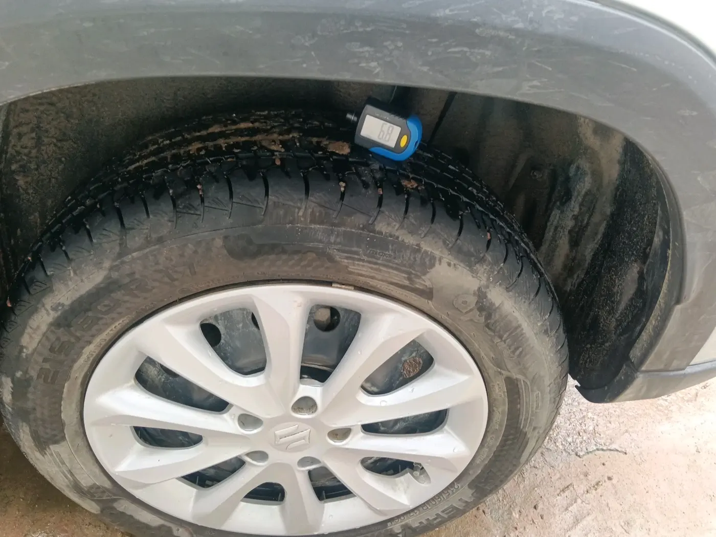 2025 Maruti Grand Vitara DELTA SMART HYBRID, Petrol, Manual, 2,189 km, tyre
