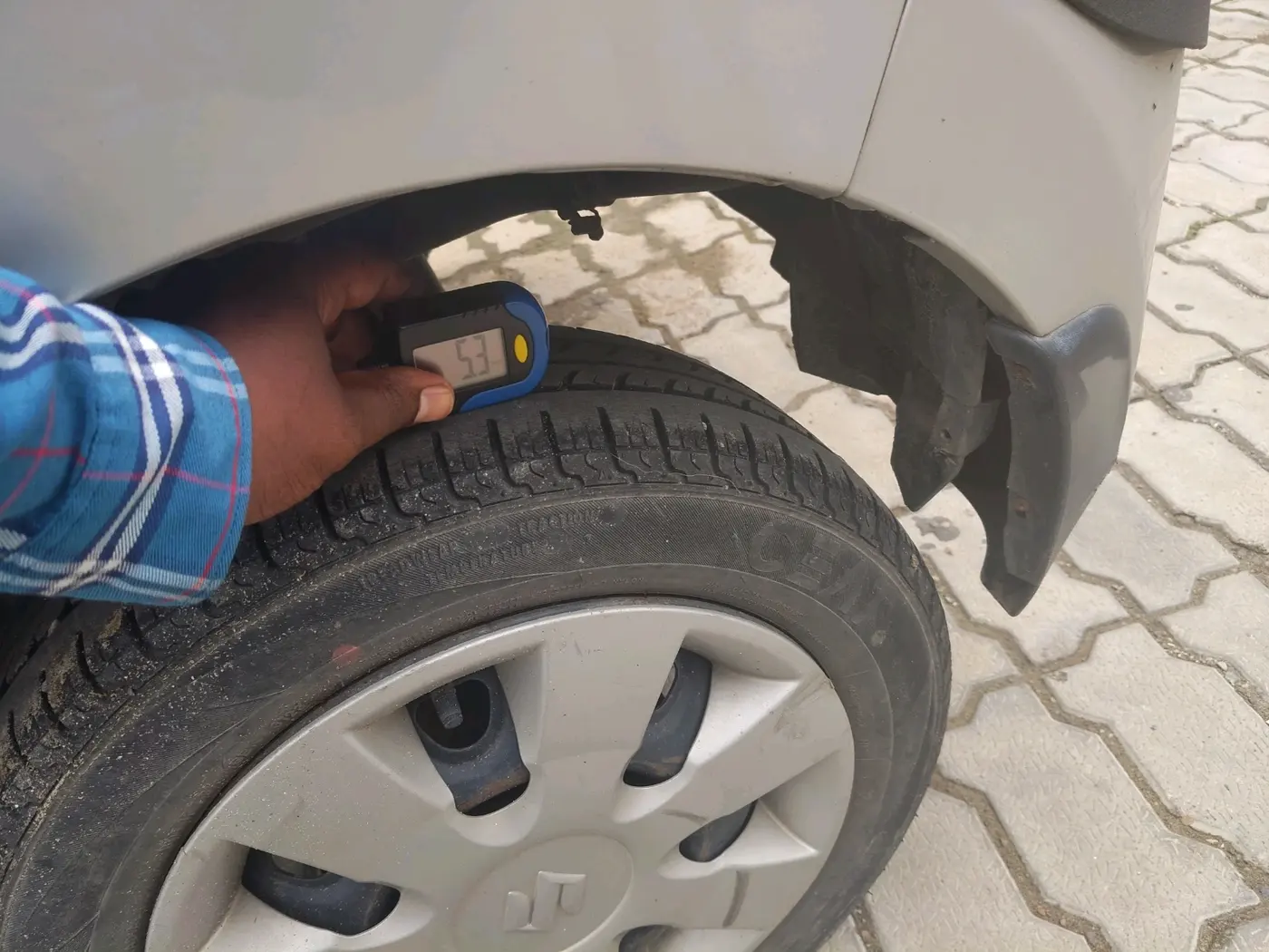 2015 Maruti Alto K10 VXI, CNG, Manual, 1,61,260 km, tyre