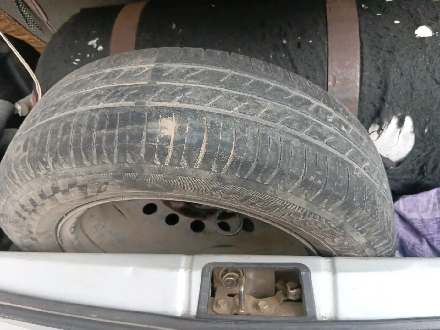 2016 Toyota Etios Liva G, CNG, Manual, 1,17,509 km, tyre