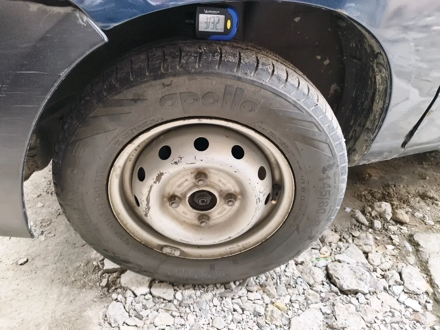 2011 Maruti Alto LXI, CNG, Manual, 1,97,063 km, tyre