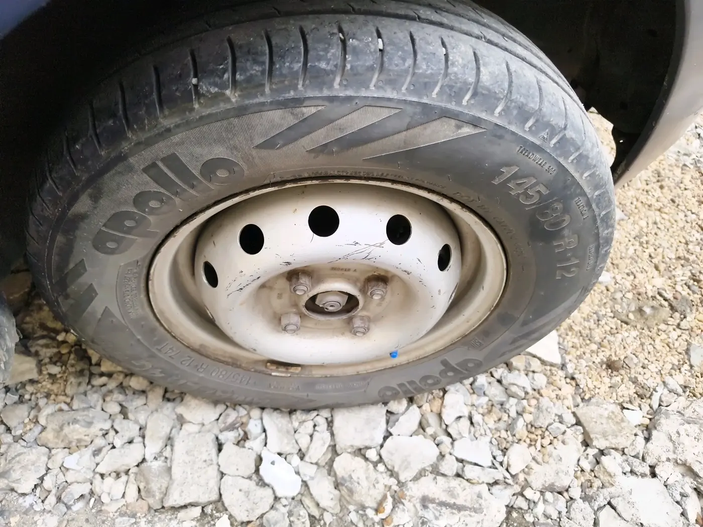 2011 Maruti Alto LXI, CNG, Manual, 1,97,063 km, tyre