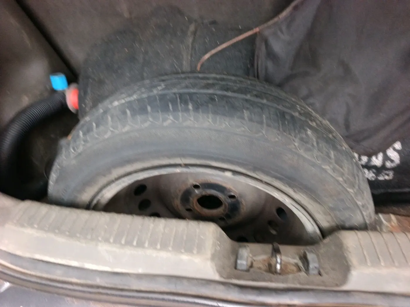 2012 Hyundai i10 MAGNA 1.2, CNG, Manual, 93,880 km, tyre