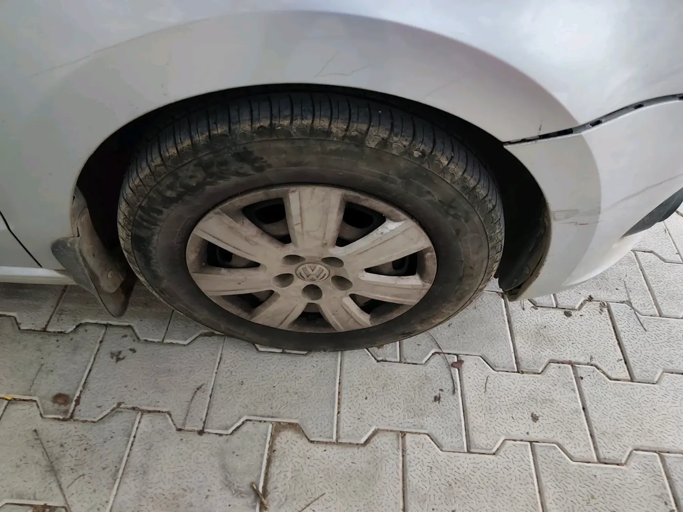 2012 Volkswagen Vento COMFORTLINE DIESEL 1.6, Diesel, Manual, 1,22,564 km, tyre