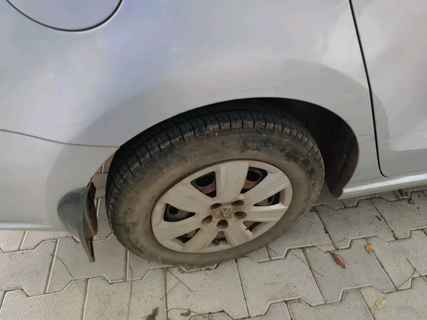2012 Volkswagen Vento COMFORTLINE DIESEL 1.6, Diesel, Manual, 1,22,564 km, tyre
